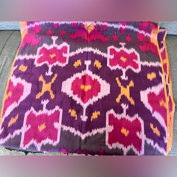 STUNNING AUTHENTIC SILK IKAT scarf in brand new condition! - Picture 5 of 5